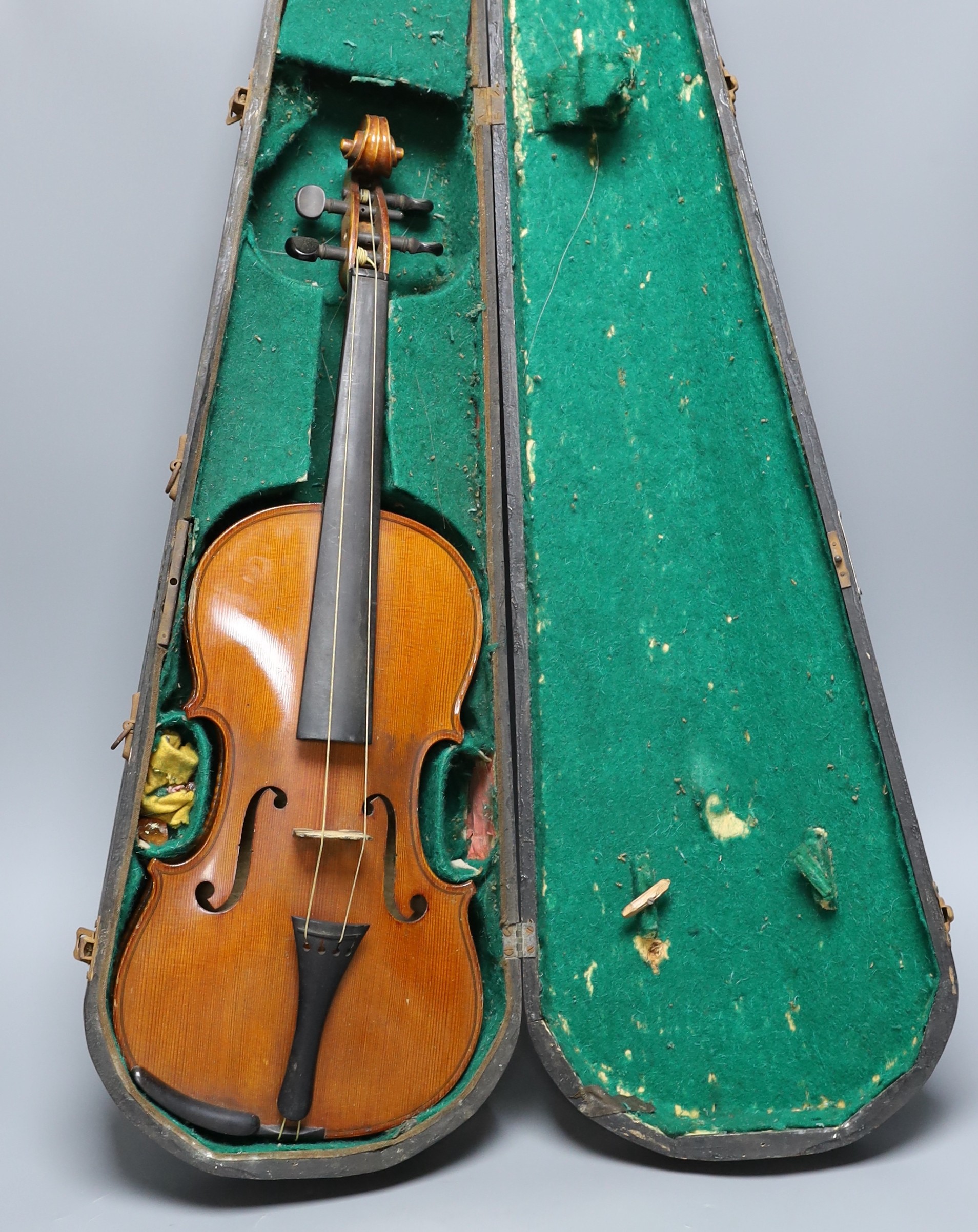 No labe and it is a full sized one.An early 20th century cased violin, length of back 36 cm